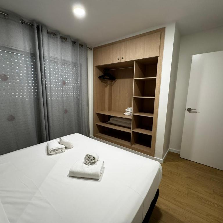 M10 Salou apartaments - Two-Bedroom Apartment with City View - 3