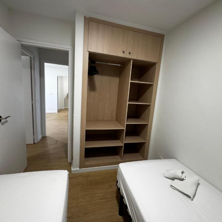 M10 Salou apartaments - Two-Bedroom Apartment with City View - 4