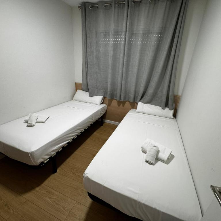 M10 Salou apartaments - Two-Bedroom Apartment with City View - 7