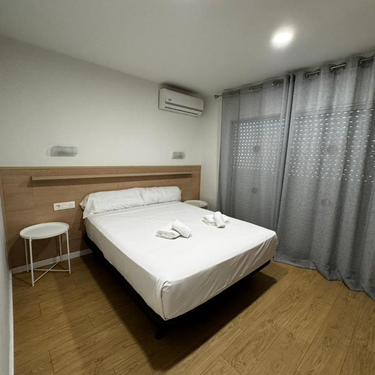 M10 Salou apartaments - Two-Bedroom Apartment with City View - 8