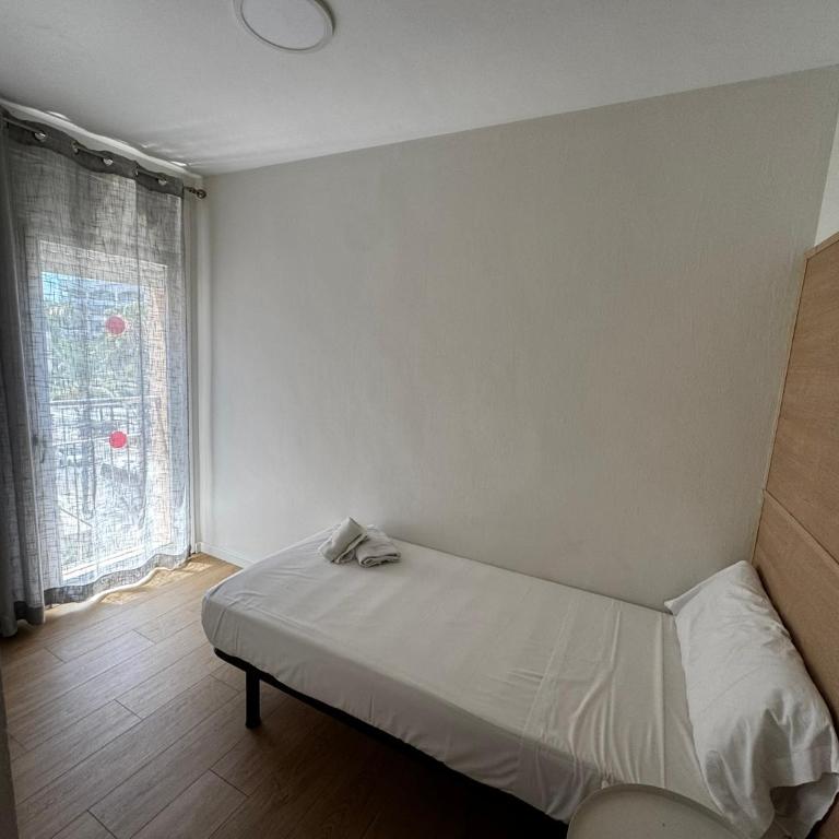 M10 Salou apartaments - Two-Bedroom Apartment with Pool View - 14