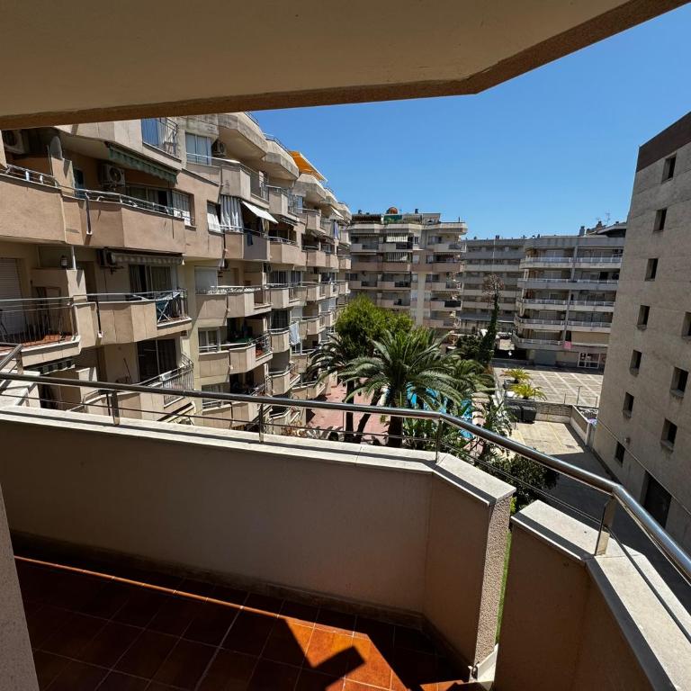 M10 Salou apartaments - Two-Bedroom Apartment with Pool View - 13