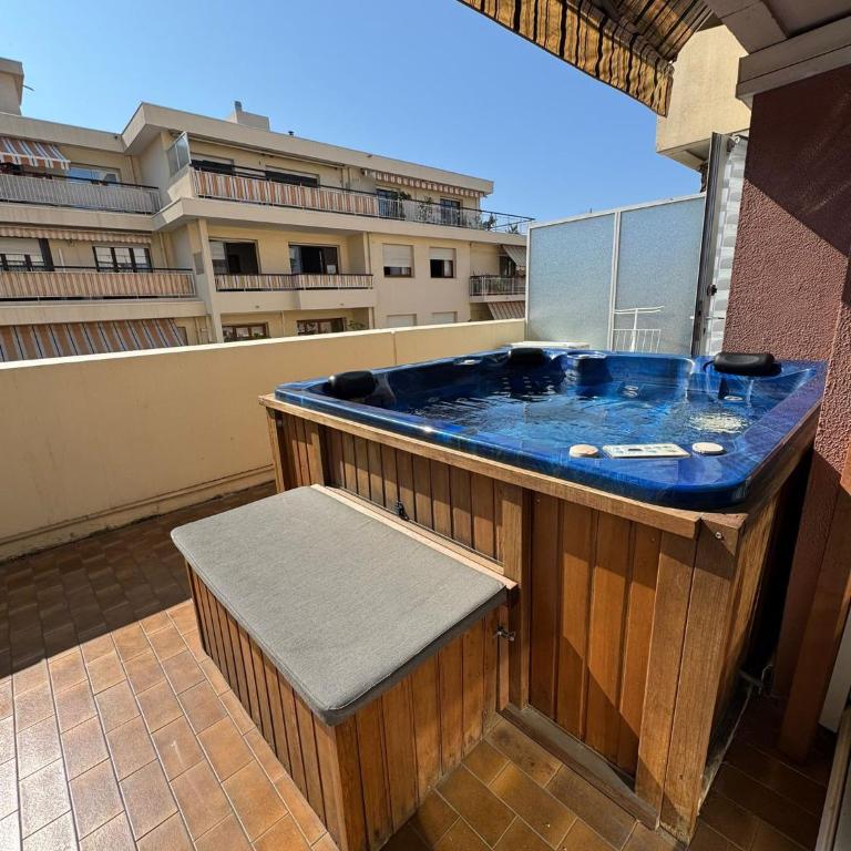 SIENA - Appartement 6 personnes avec Terrasse et Jacuzzi plein cœur centre-ville quartier du Port de Nice - Appartement avec Terrasse - 2