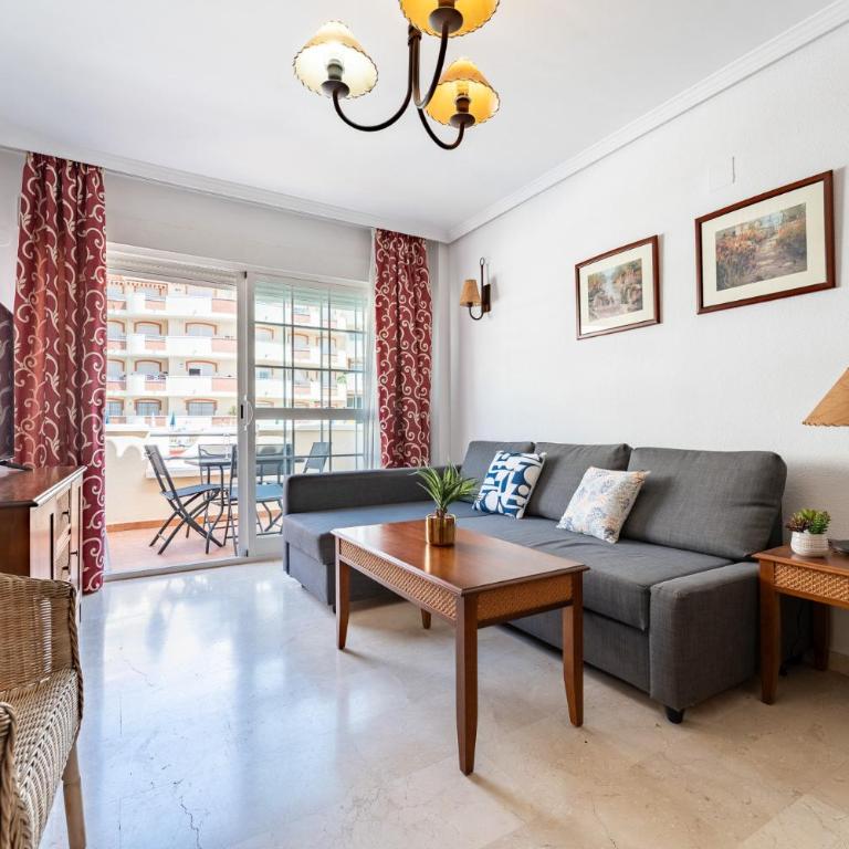 MalagaSuite Benalmadena Next to the Beach - One-Bedroom Apartment with Pool View - 6