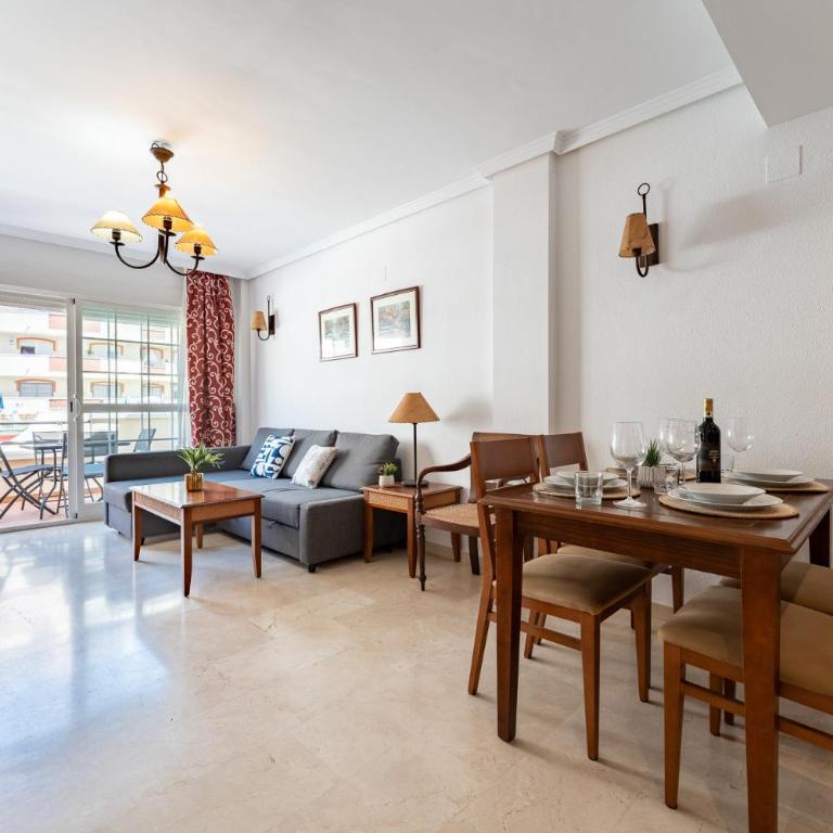 MalagaSuite Benalmadena Next to the Beach - One-Bedroom Apartment with Pool View - 3