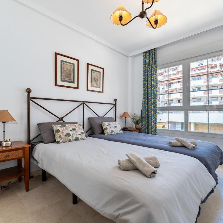 MalagaSuite Benalmadena Next to the Beach - One-Bedroom Apartment with Pool View - 13