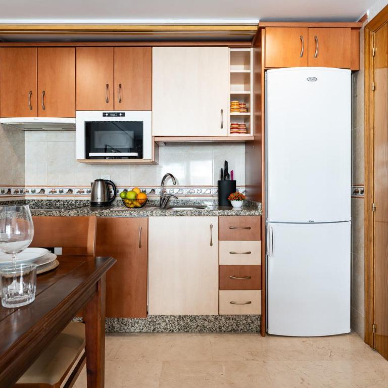 MalagaSuite Benalmadena Next to the Beach - One-Bedroom Apartment with Pool View - 12