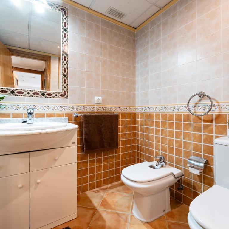 MalagaSuite Benalmadena Next to the Beach - One-Bedroom Apartment with Pool View - 16