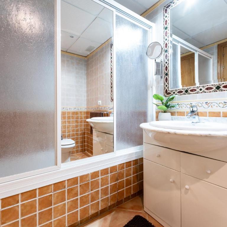 MalagaSuite Benalmadena Next to the Beach - One-Bedroom Apartment with Pool View - 17