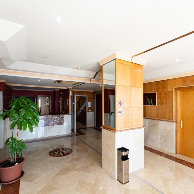 MalagaSuite Benalmadena Next to the Beach - One-Bedroom Apartment with Pool View - 23