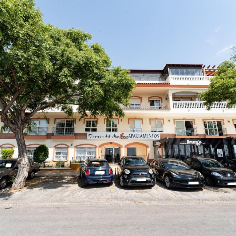 MalagaSuite Benalmadena Next to the Beach - One-Bedroom Apartment with Pool View - 24