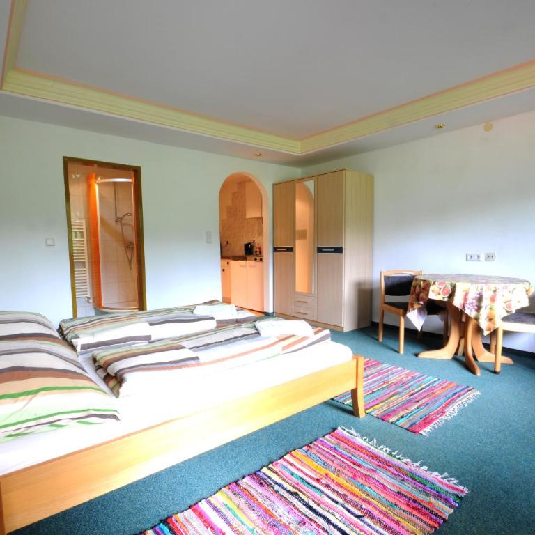 Auhof - Doppelzimmer mit Balkon - 4