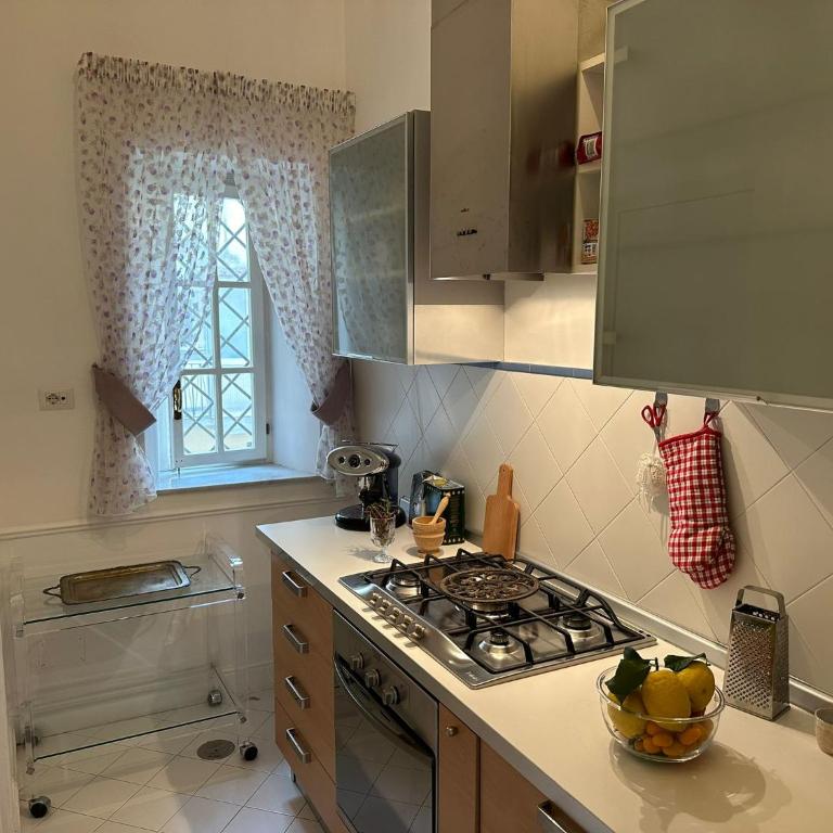 Derah Ari- Via Carlo Poerio,98 - Appartamento Premium con 3 Camere da Letto - 28