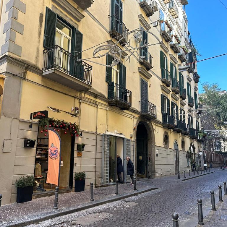Derah Ari- Via Carlo Poerio,98 - Appartamento Premium con 3 Camere da Letto - 30