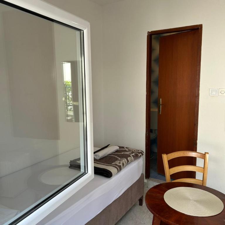 Apartments and Room MV - Single Room with Private Bathroom - 8