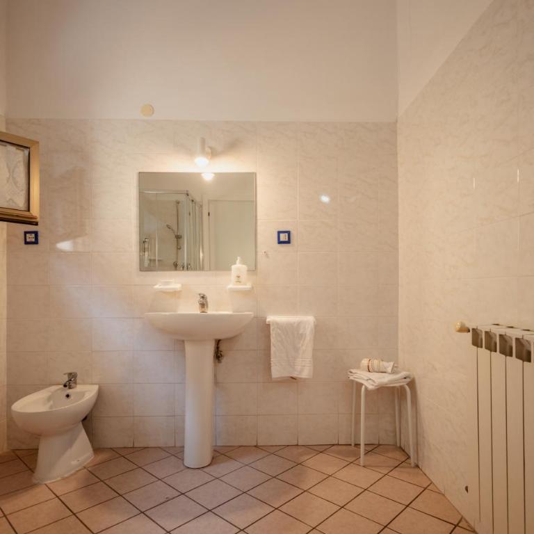 B&B Toscana - Triple Room with Private Bathroom - 4