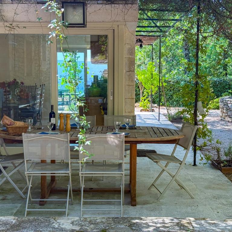 Mas à Gordes avec piscine et vue incroyable à 800 m du village - Villa Deluxe - 13