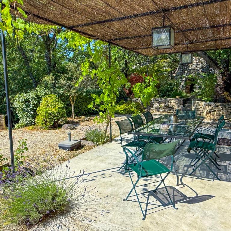 Mas à Gordes avec piscine et vue incroyable à 800 m du village - Villa Deluxe - 12