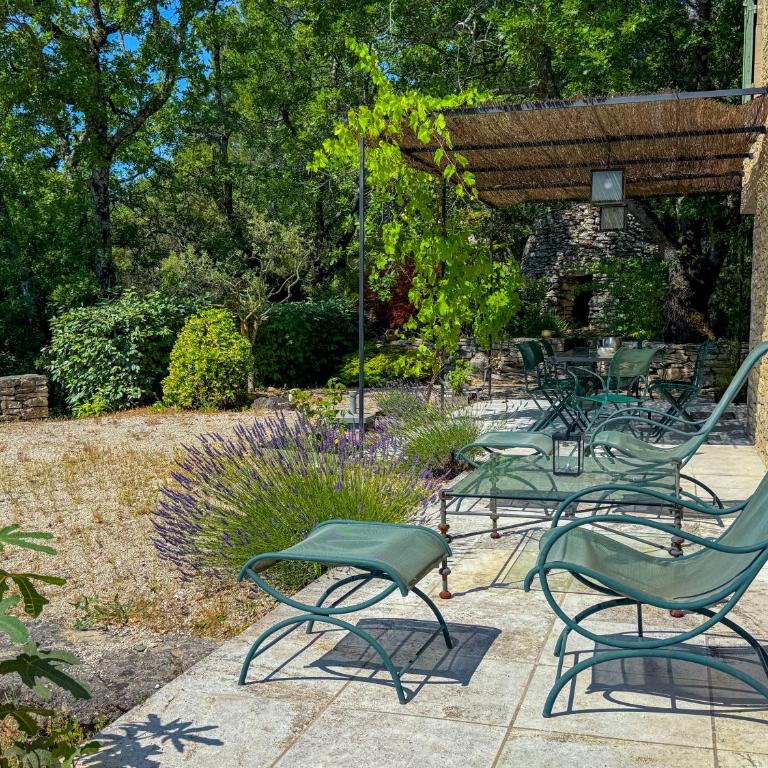 Mas à Gordes avec piscine et vue incroyable à 800 m du village - Villa Deluxe - 21