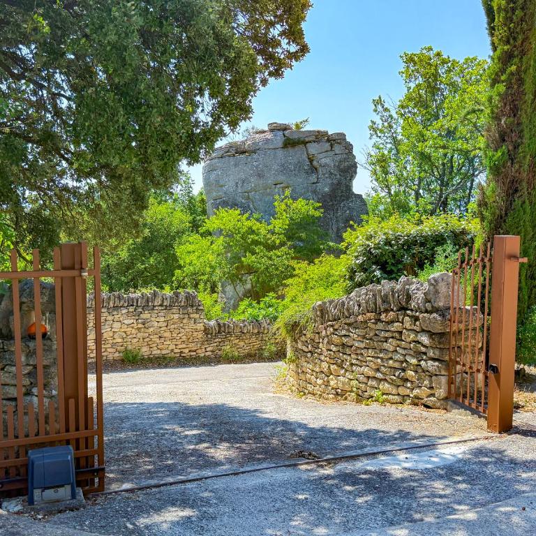 Mas à Gordes avec piscine et vue incroyable à 800 m du village - Villa Deluxe - 53