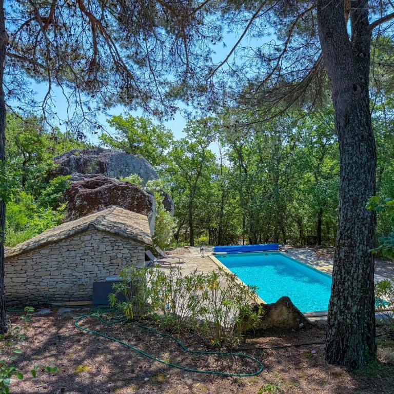 Mas à Gordes avec piscine et vue incroyable à 800 m du village - Villa Deluxe - 50