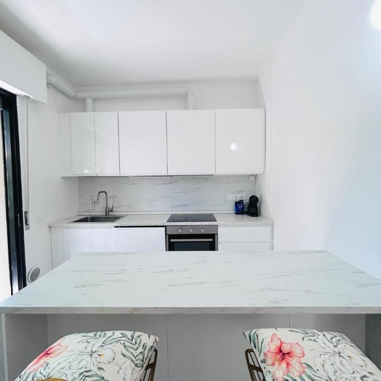 Residenza Luxury Porto 3 Camere - Flexrent Immobiliare Abissinia - Three-Bedroom Apartment - 12
