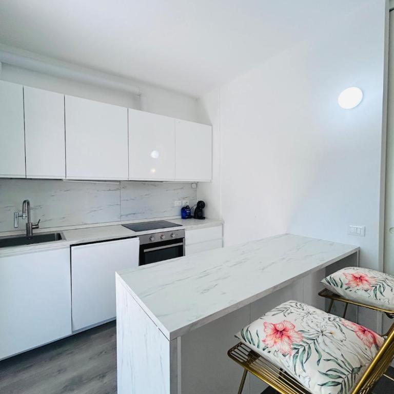 Residenza Luxury Porto 3 Camere - Flexrent Immobiliare Abissinia - Three-Bedroom Apartment - 11
