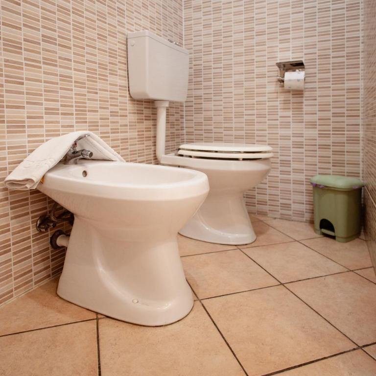 B&B Toscana - Family Room with Private Bathroom - 8