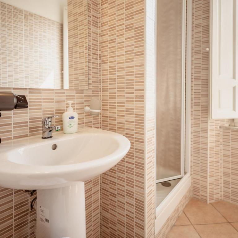 B&B Toscana - Double or Twin Room with Extra Bed - 3
