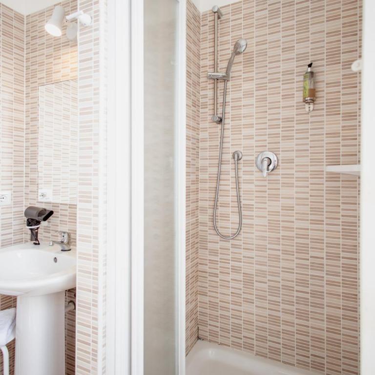 B&B Toscana - Double or Twin Room with Extra Bed - 7