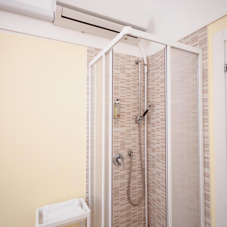 B&B Toscana - Twin Room with Private External Bathroom - 8
