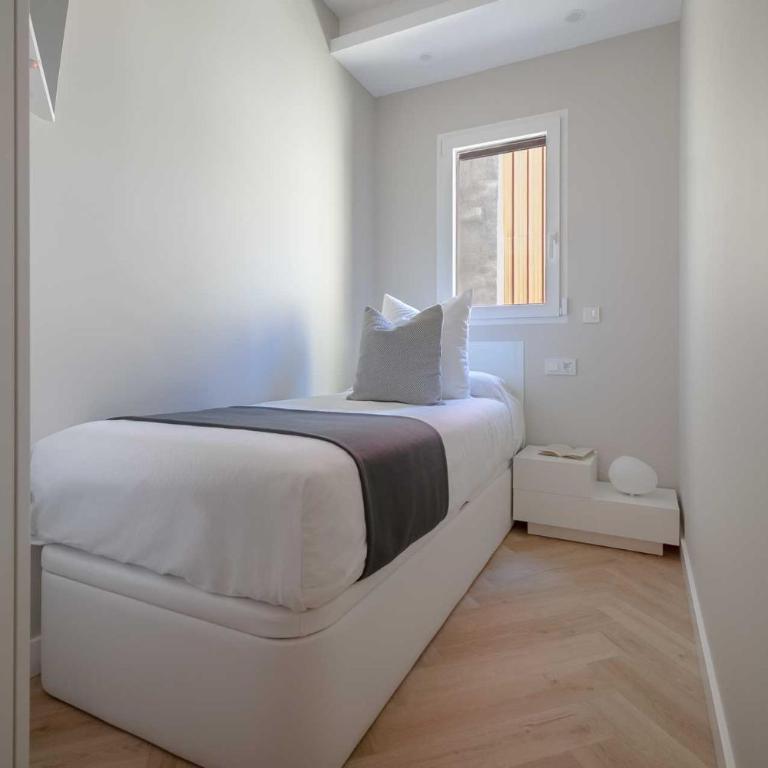 Moderno apartamento junto a Plaza España - Two-Bedroom Apartment - 5