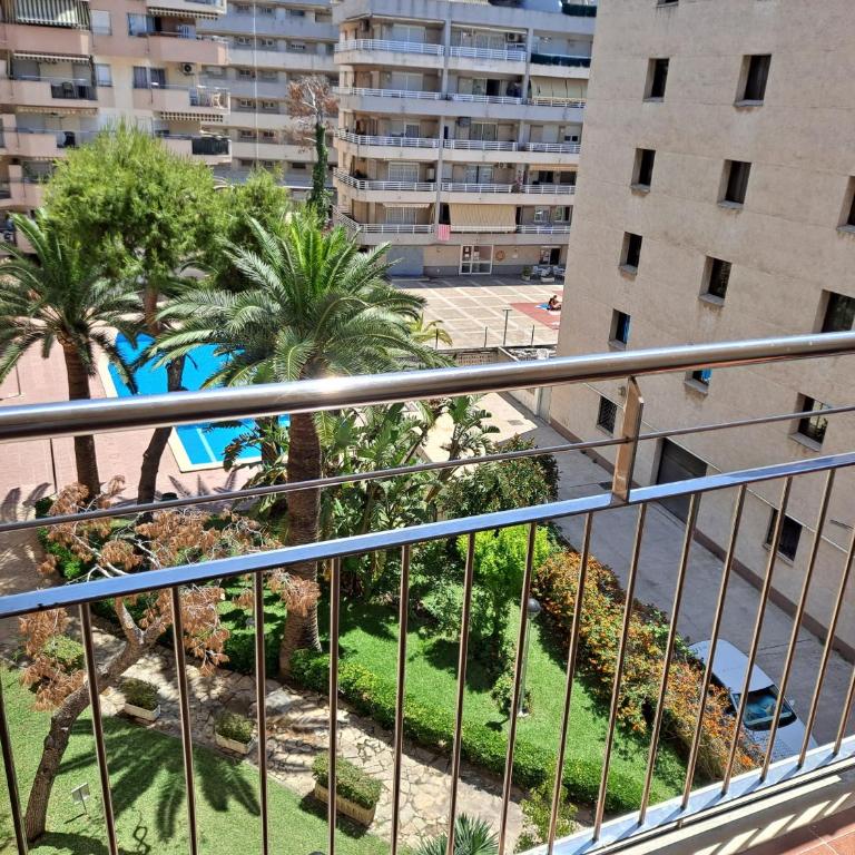 M10 Salou apartaments - Two-Bedroom Apartment with Pool View - 20