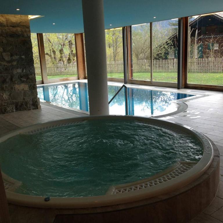 Great view Top floor spacious flat with Pool and Gym - Ferienhaus - 18