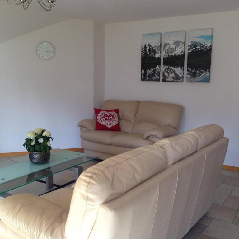 Great view Top floor spacious flat with Pool and Gym - Ferienhaus - 3