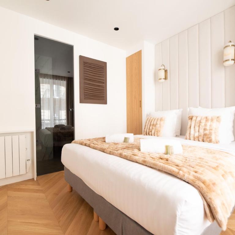 Stylish Flat in Paris' Center - Three-Bedroom Deluxe Apartment - 10