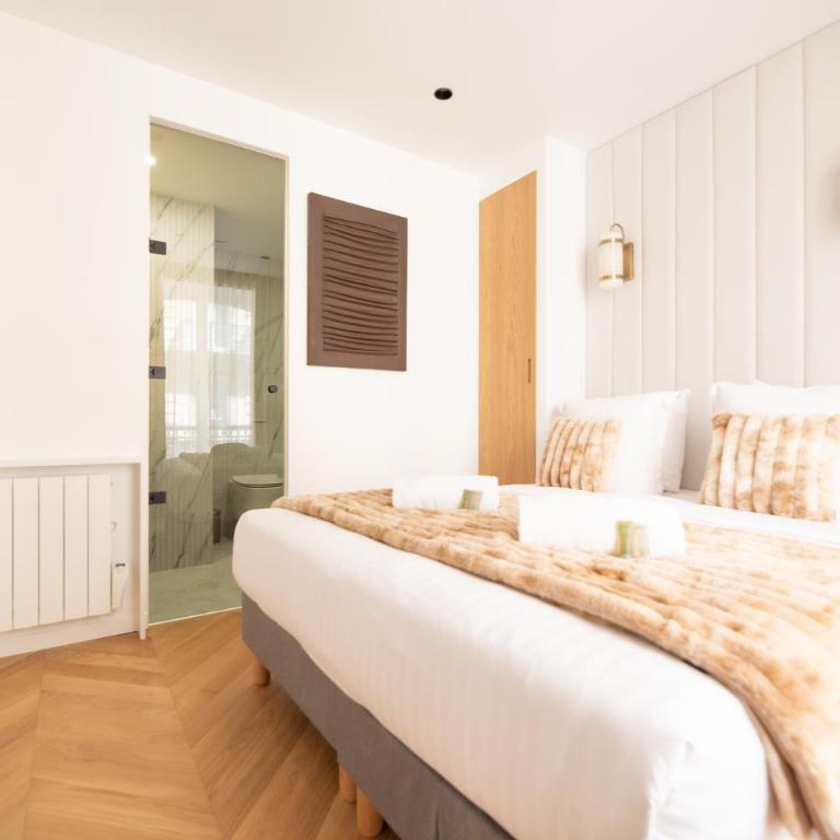 Stylish Flat in Paris' Center - Three-Bedroom Deluxe Apartment - 6