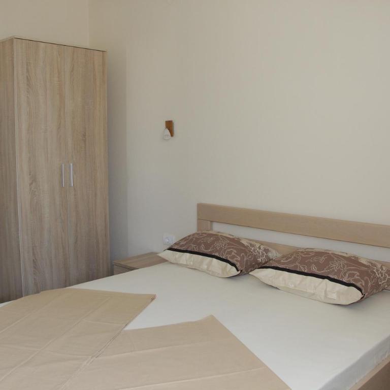 Apartments Family Ibrahimi - Apartman s 2 Spavaće Sobe sa Balkonom i Terasom - 4
