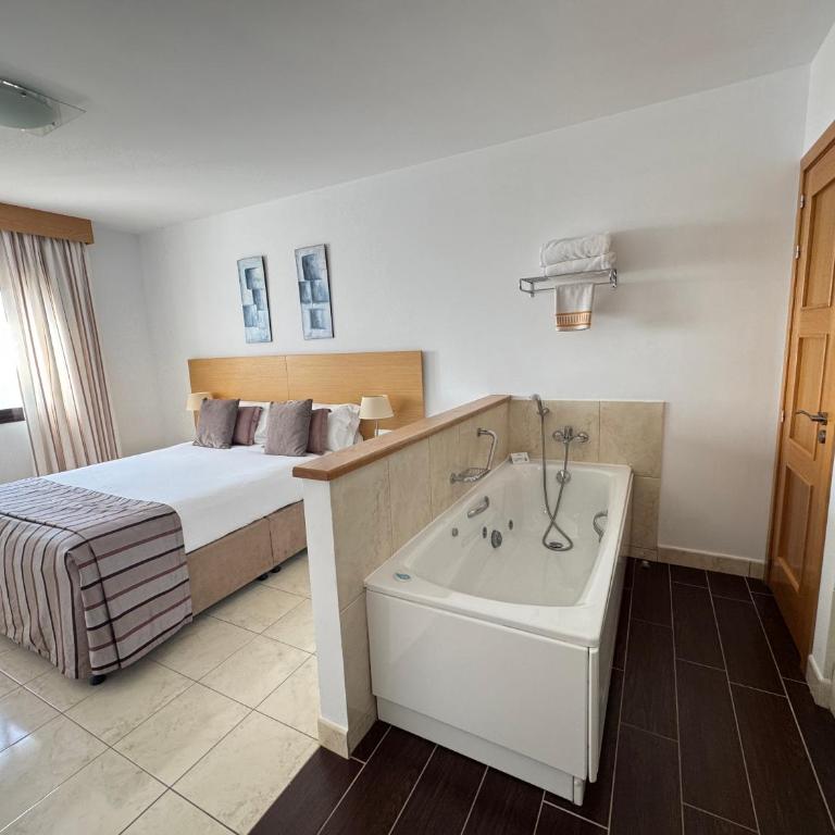 Macdonald La Ermita Resort - Apartamento Superior Plus con 2 dormitorios, terraza y vistas al mar - 17