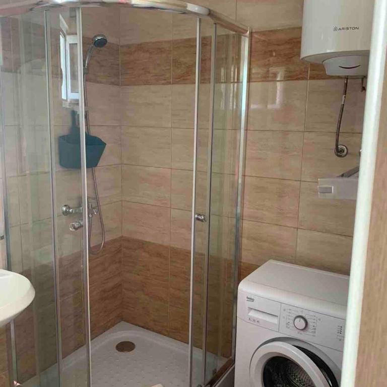 Cozy Apartment with Private Garage - Walk to City Center - Apartman sa 2 Spavaće Sobe - 10