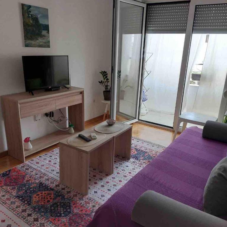 Cozy Apartment with Private Garage - Walk to City Center - Apartman sa 2 Spavaće Sobe - 2