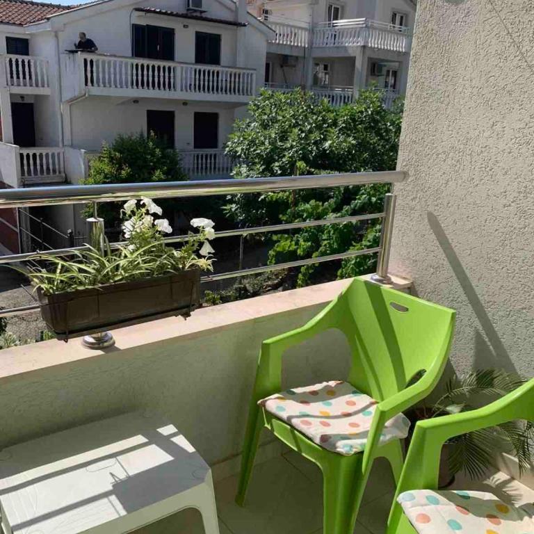 Cozy Apartment with Private Garage - Walk to City Center - Apartman sa 2 Spavaće Sobe - 17