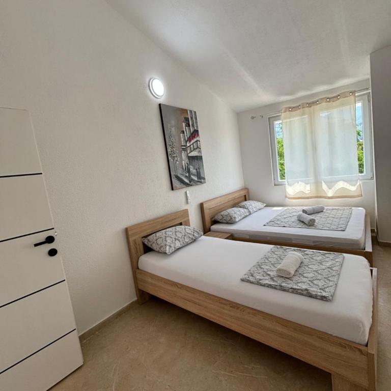 Villa Mia apartments - Četvorokrevetna Soba s Terasom - 1