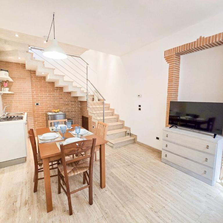 Palazzina Cieloterra in pieno centro - Appartamento con 2 Camere da Letto - 2