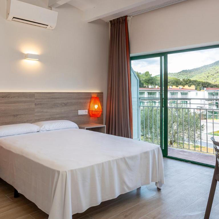 Medplaya Aparthotel Sant Eloi - Apartamento con balcón y vistas a la piscina (3 adultos) - 7