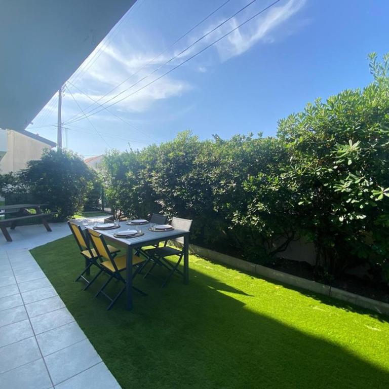 Appartement en rez-de-jardin à 100m de la plage avec terrasse et parking - FR-1-413-107 - Apartamento - 10