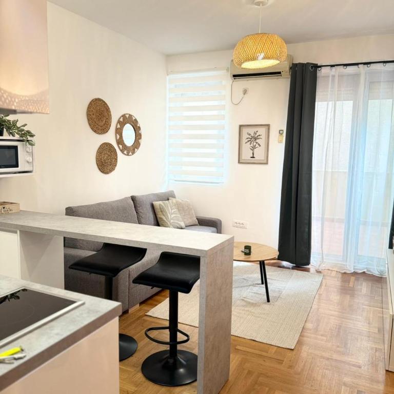 Bright and Modern Studio with Balcony - Studio Apartman - 2