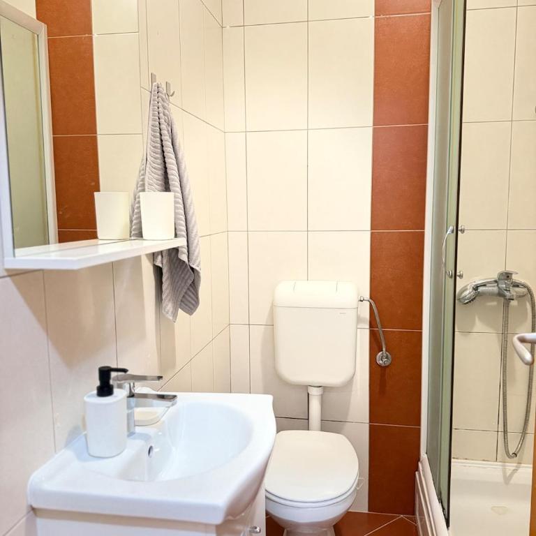 Bright and Modern Studio with Balcony - Studio Apartman - 5
