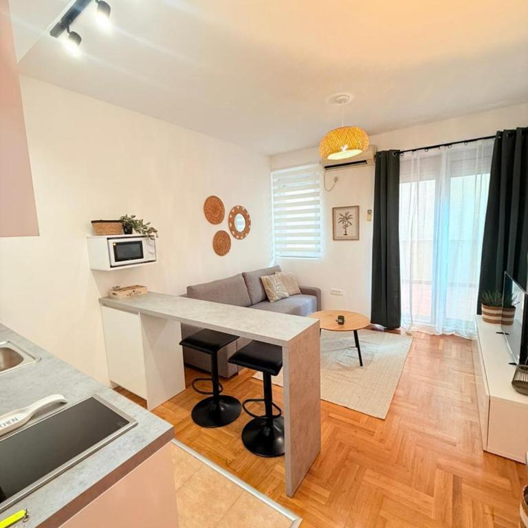 Bright and Modern Studio with Balcony - Studio Apartman - 6