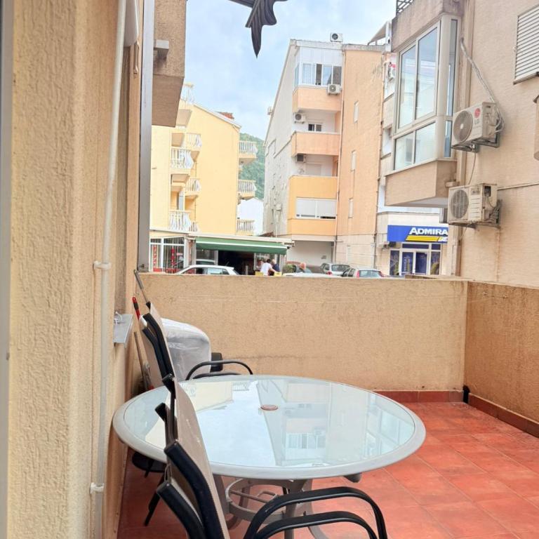 Bright and Modern Studio with Balcony - Studio Apartman - 7